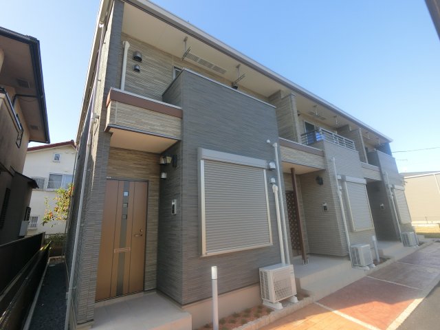 京成本線 京成成田駅 バス乗車時間：14分 最寄りバス停で下車 徒歩5分 築6年