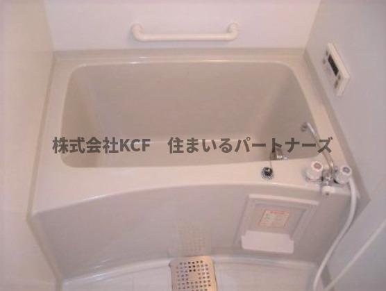 バス・シャワールーム　コンパクトで使いやすいお風呂です