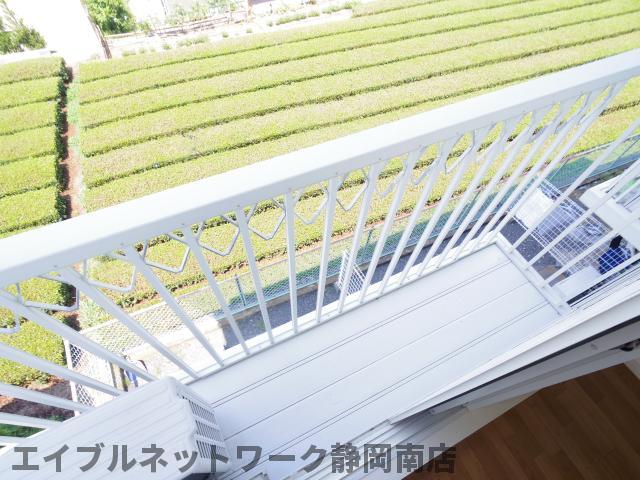 バルコニー　外からの目が気にならないバルコニーで洗濯物が干せます