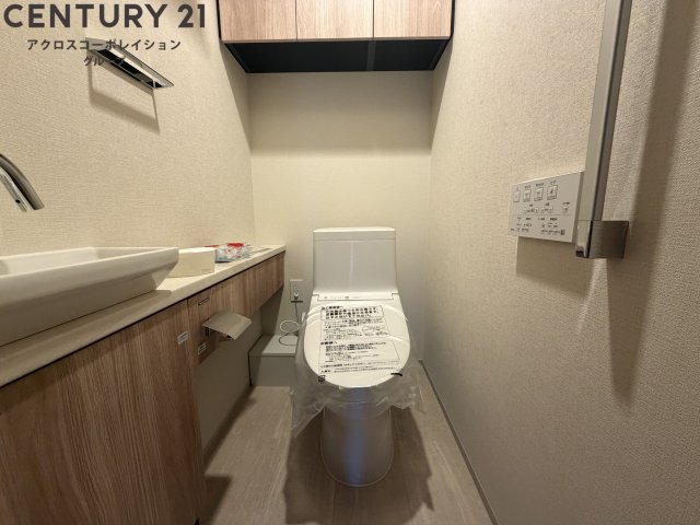 トイレ　トイレ内に手洗い用の洗面台あり