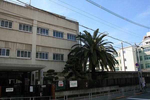 中学校　大阪市立堀江中学校（中学校）まで251m