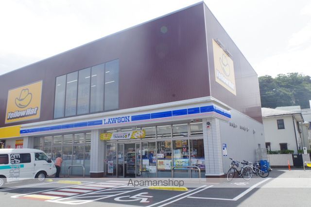 コンビニ　ローソン 横須賀三春町二丁目（コンビニ）まで589m