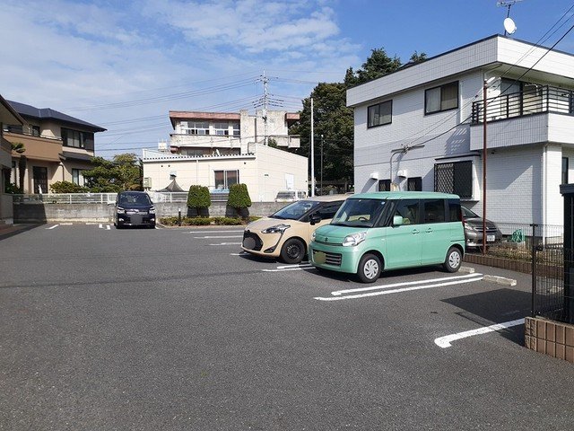 駐車場　駐車場に車を止められます