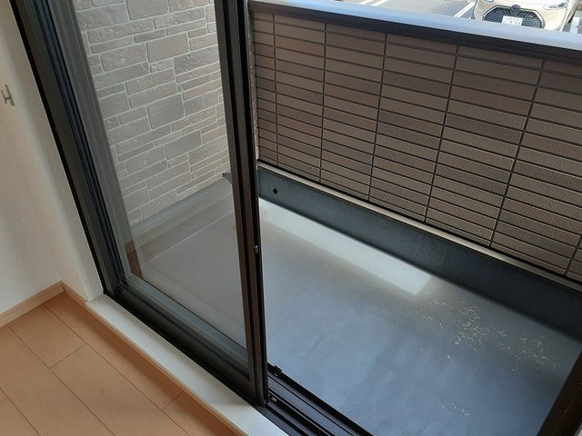 バルコニー　暖かな日差しのふりそそぐバルコニー