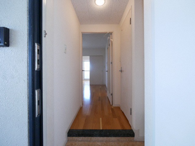 玄関　別部屋の写真です