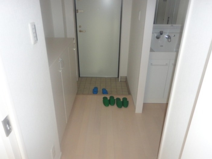 玄関　※別部屋参考写真
