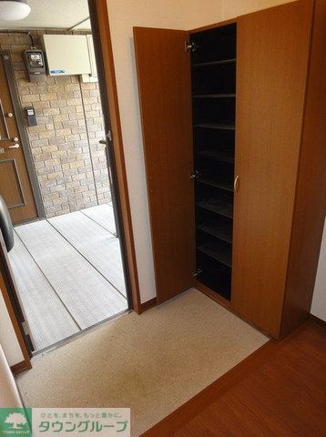 玄関　下駄箱も大きくて便利です