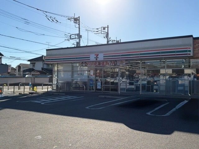 コンビニ　セブンイレブン東本町店（コンビニ）まで700m