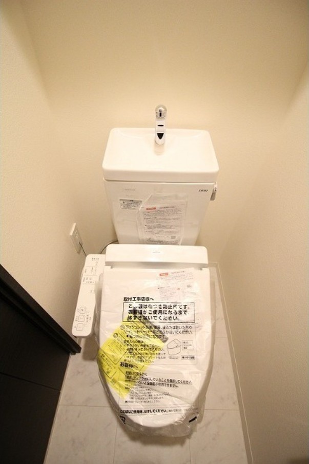 東京メトロ副都心線 東新宿駅 徒歩6分 13階建 築10年のトイレ写真