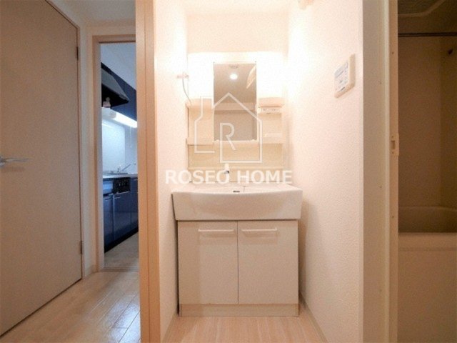 洗面設備　同マンション別部屋：参考写真