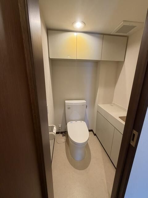 ＪＲ山手線 恵比寿駅 徒歩8分 13階建 築30年のトイレ写真