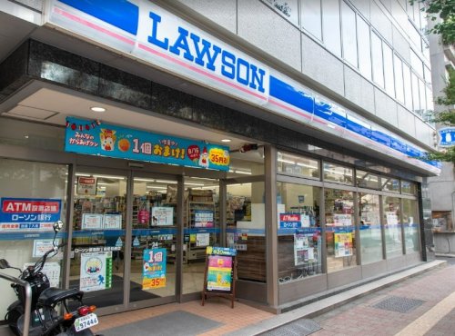 コンビニ　ローソン 銀座四丁目昭和通店（コンビニ）まで160m