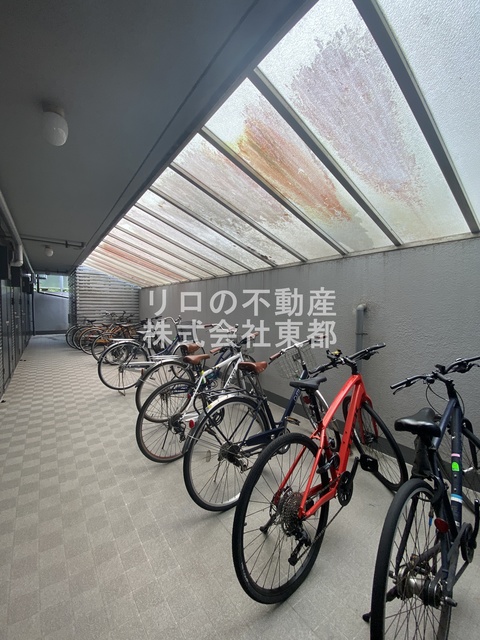その他共有部分　雨の日でも安心☆屋内駐輪場です♪