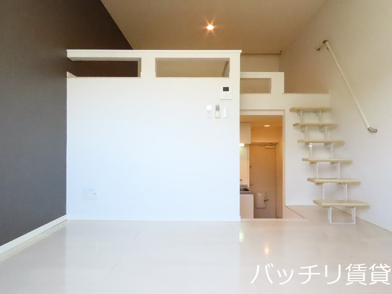 居室・リビング　同型タイプの為、現状を優先致します。