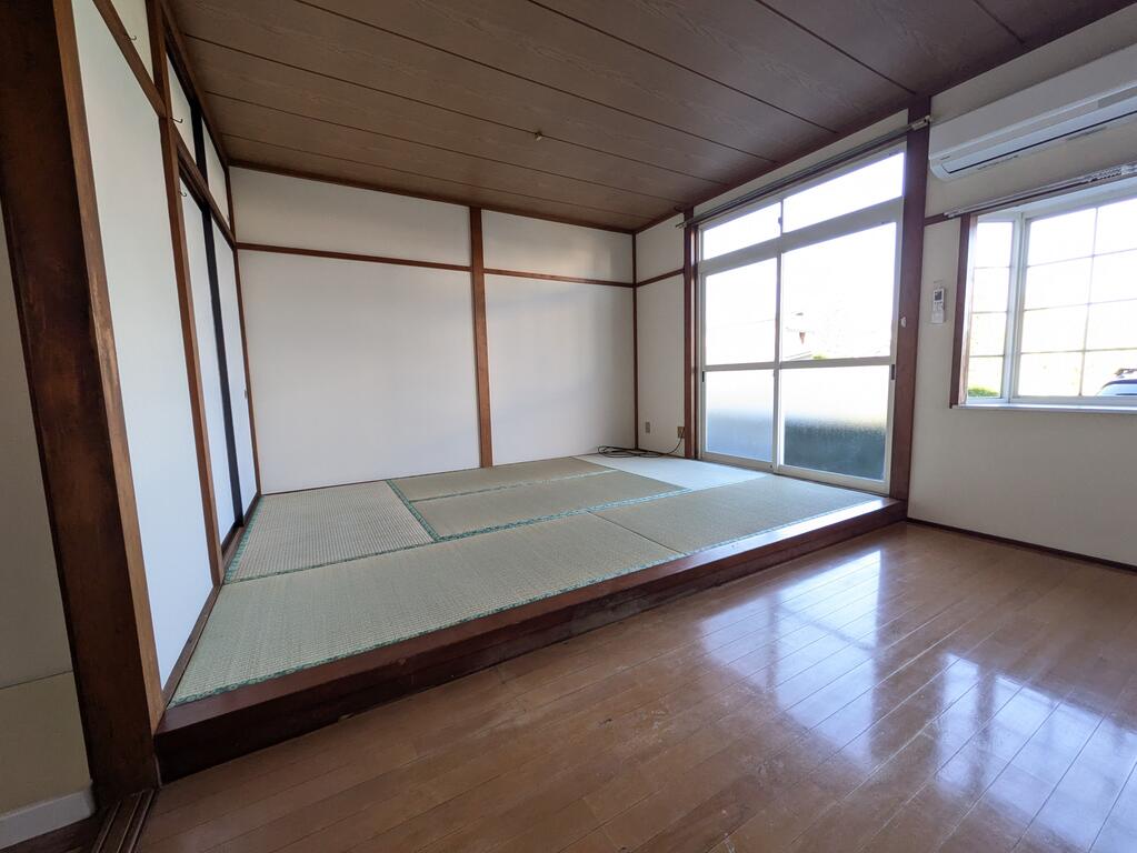 ロイヤルハイツ水山の居間写真