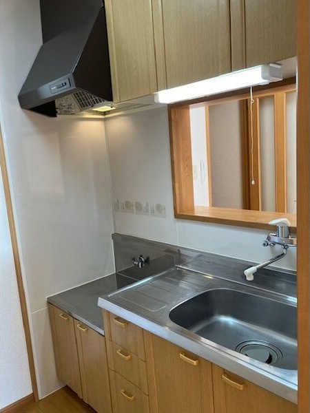 キッチン　同建物の写真です(現況優先とします)