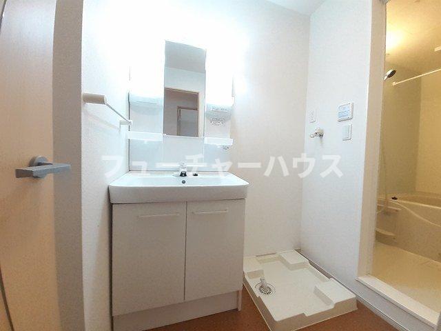 洗面設備　コンパクトで使いやすい洗面所