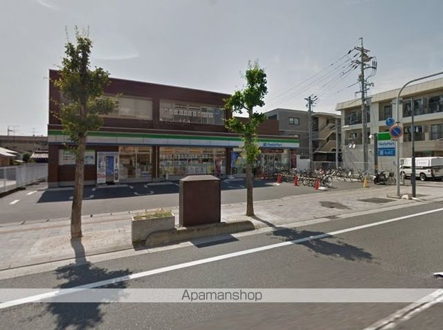 コンビニ　ファミリーマート 岡大前店（コンビニ）まで557m
