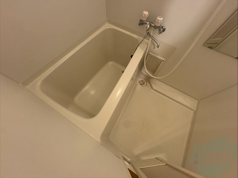 バス・シャワールーム　お風呂になります。一日の疲れを癒してくださいね。