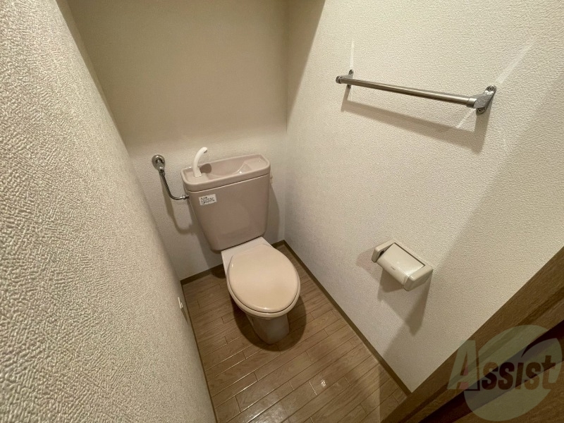 トイレ　こちらはトイレです。清潔感があり、安心して使用できます。