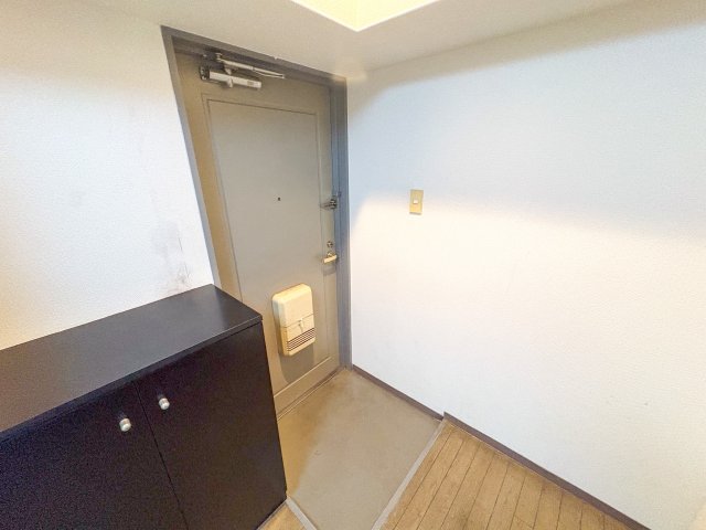 地下鉄中央線 九条駅 徒歩7分 9階建 築37年の玄関写真