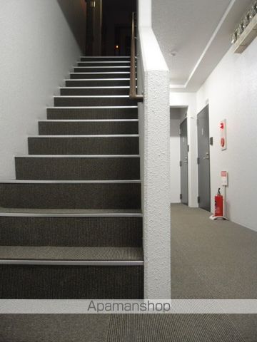 地下鉄東西線 西１８丁目駅 徒歩1分 5階建 築18年の外観写真