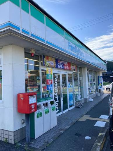 コンビニ　ファミリーマート柏原下小倉店（コンビニ）まで605m