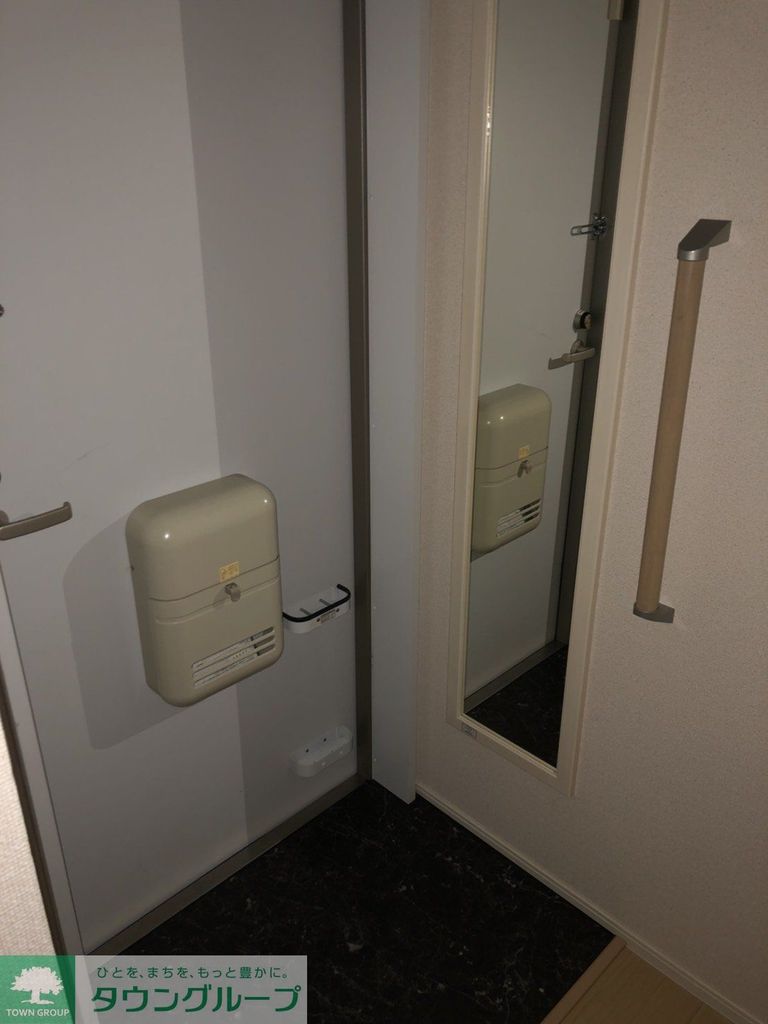 玄関　同タイプの部屋の写真です