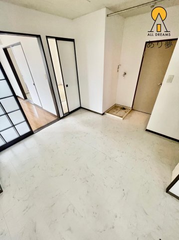 ハイム安井弐番館の居間写真