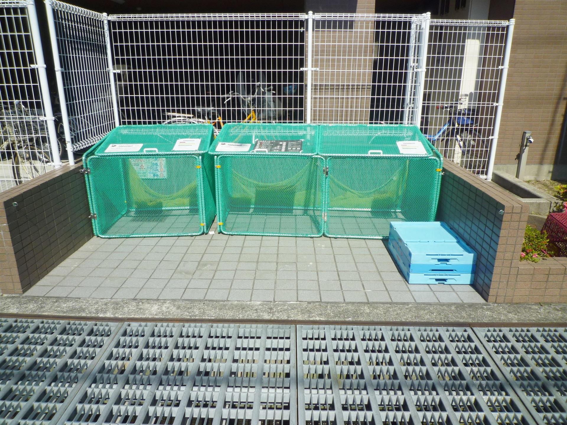 建物外観　ゴミ置き場