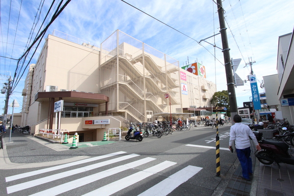 スーパー　イズミヤ昆陽店（スーパー）まで807m