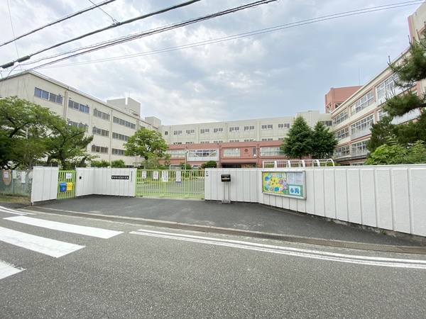 小学校　伊丹市立花里小学校（小学校）まで655m