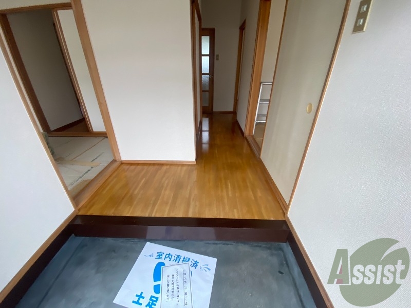 玄関　玄関は広々としていて、開放感がありますね。