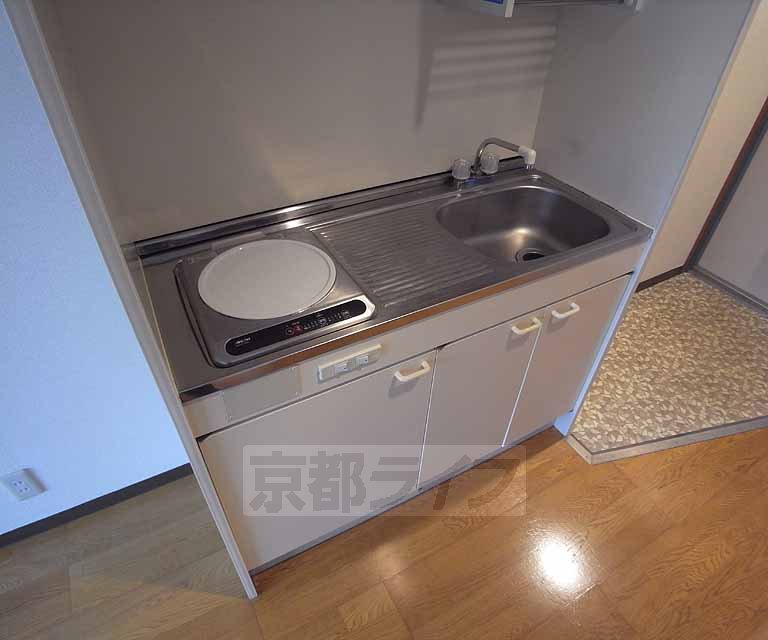 キッチン　一口電化コンロ付です。