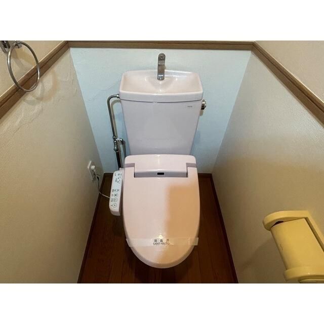 トイレ　落ち着いた色調のトイレです