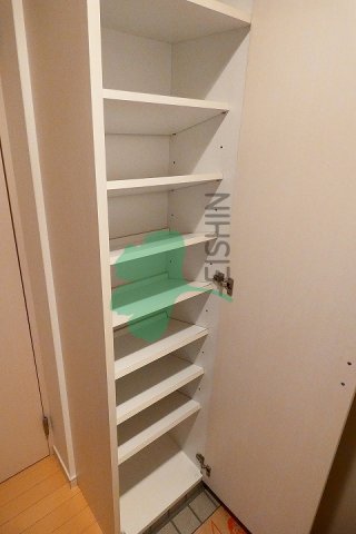 玄関　下駄箱もしっかりついてます！