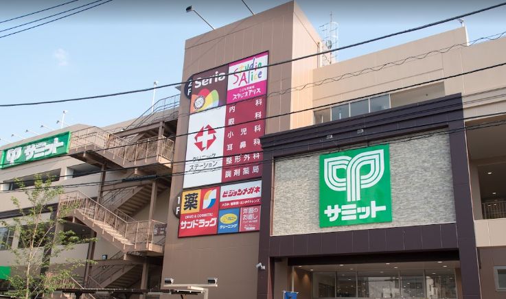 スーパー　サミットストア王子桜田通り店（スーパー）まで604m