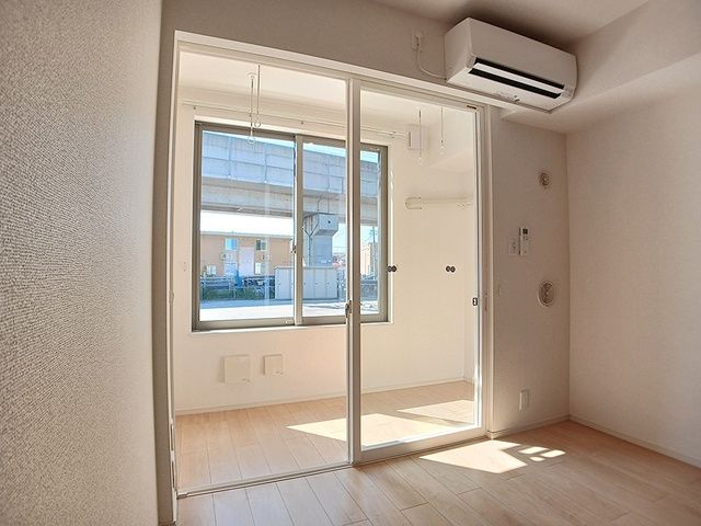 バルコニー　雨の日でも安心のサンルームです