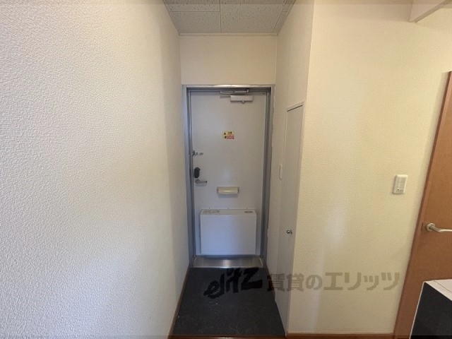 レオパレスかつらぎの玄関写真