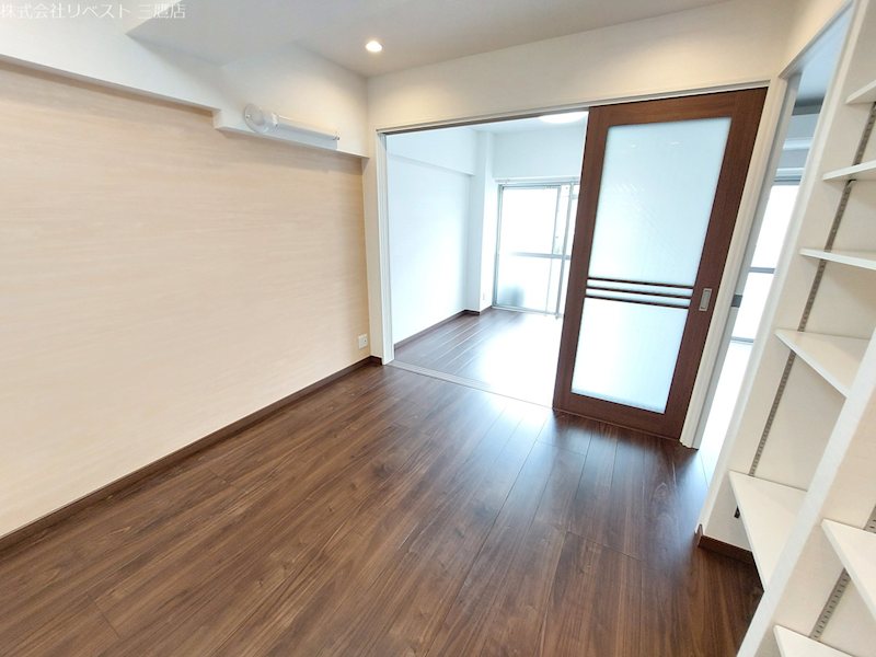 東海ミタカマンションの居間写真