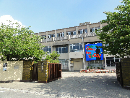 中学校　京都市立向島東中学校（中学校）まで348m
