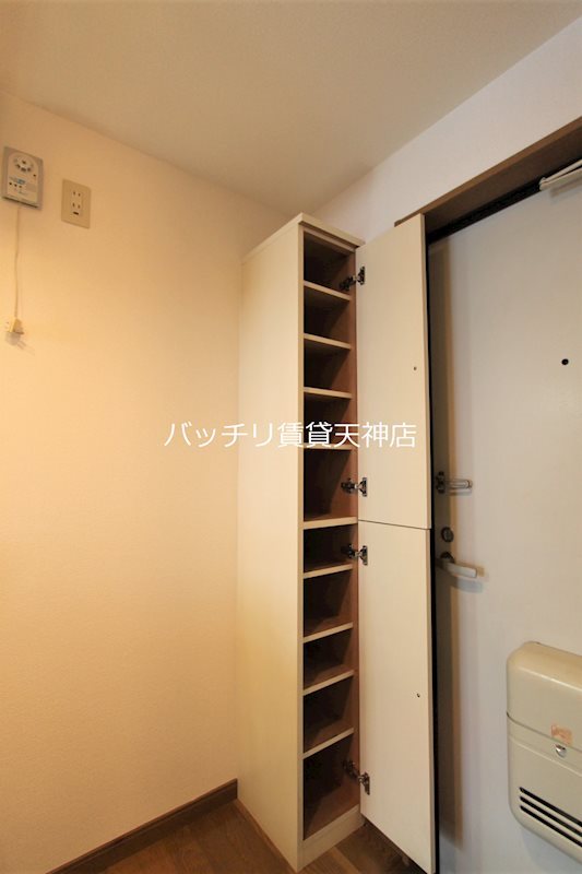 玄関　画像は同型タイプの為、現状を優先致します。