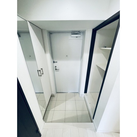 玄関　※別部屋写真、現況優先