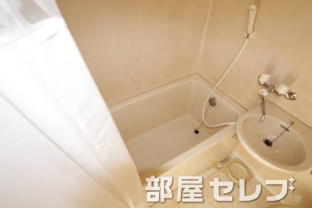 バス・シャワールーム　お風呂もキレイにしています。