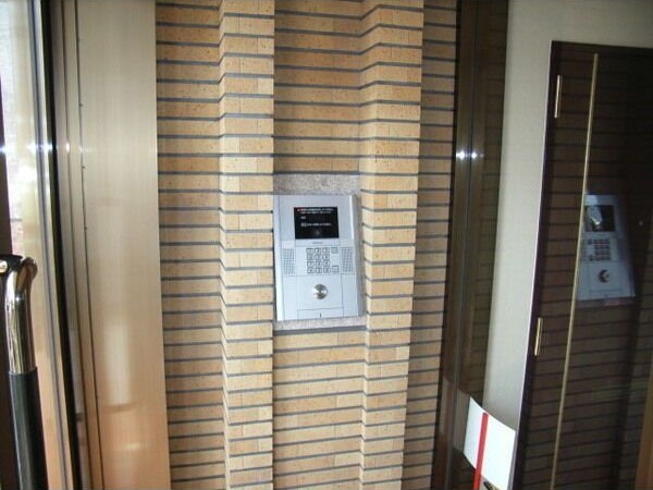 玄関　オートロック付きで安心ですね♪
