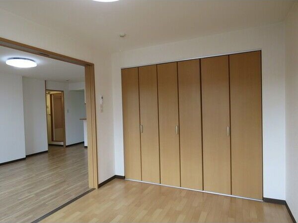 眺望　使い勝手の良さそうな洋室です♪