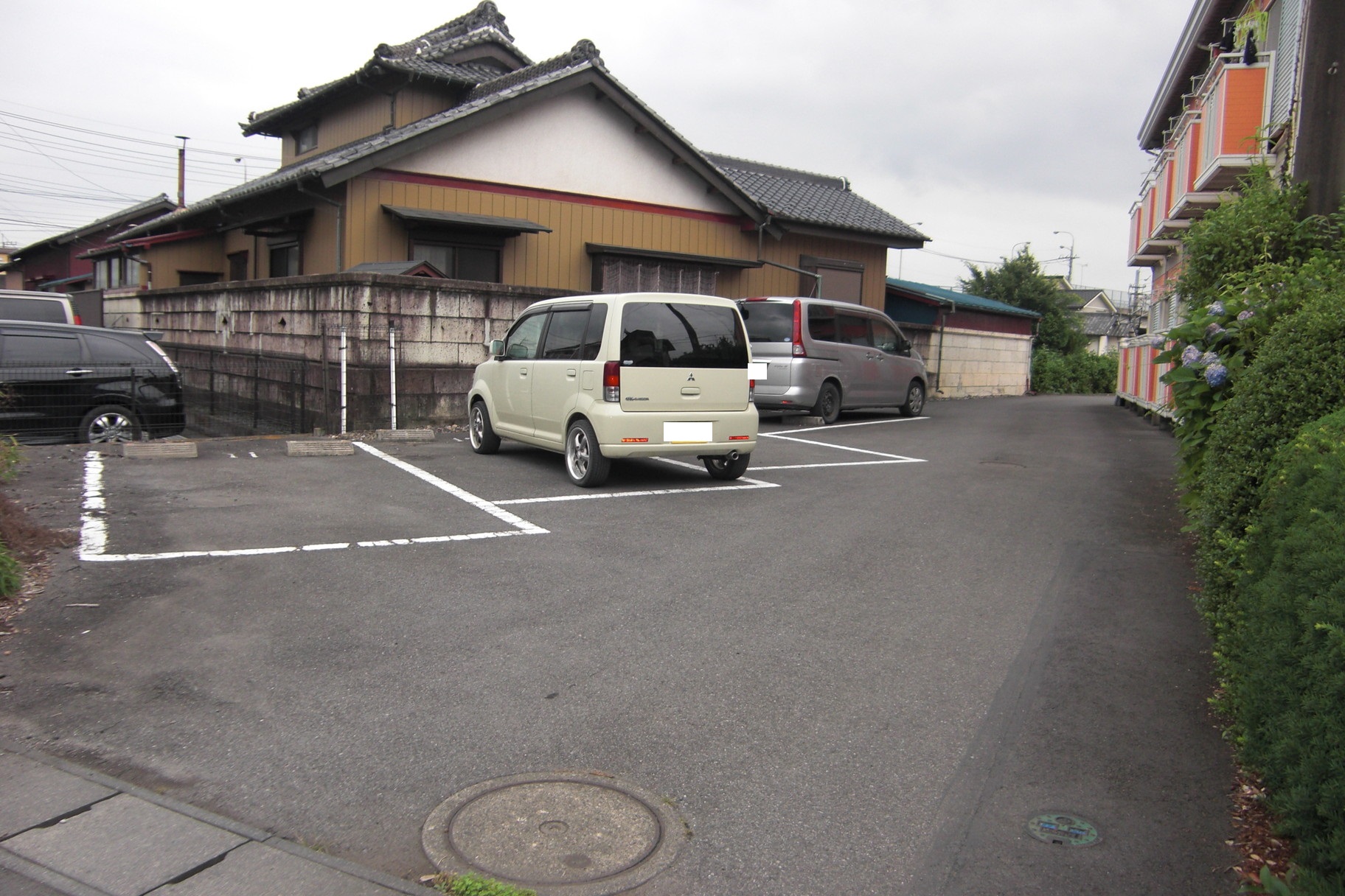 その他　駐車場スペース。広めです。