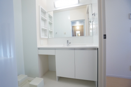 洗面設備　大型洗面台