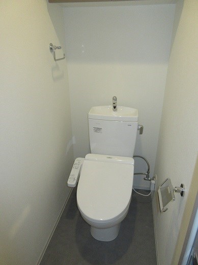 クロスレジデンス阿波座のトイレ写真