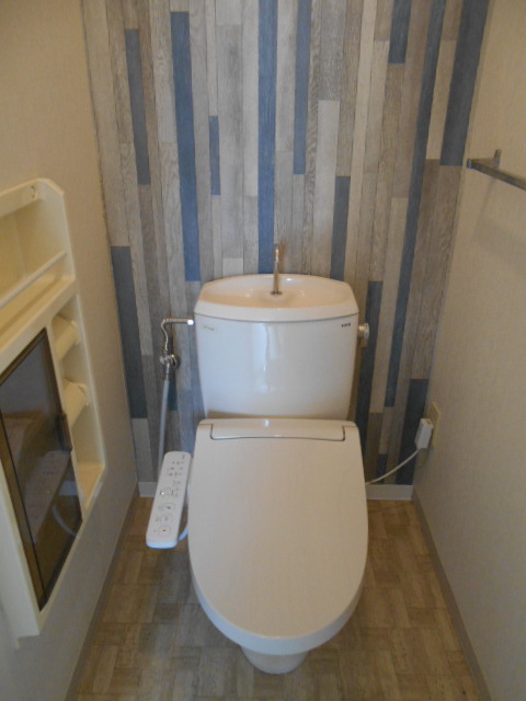トイレ　温水洗浄便座